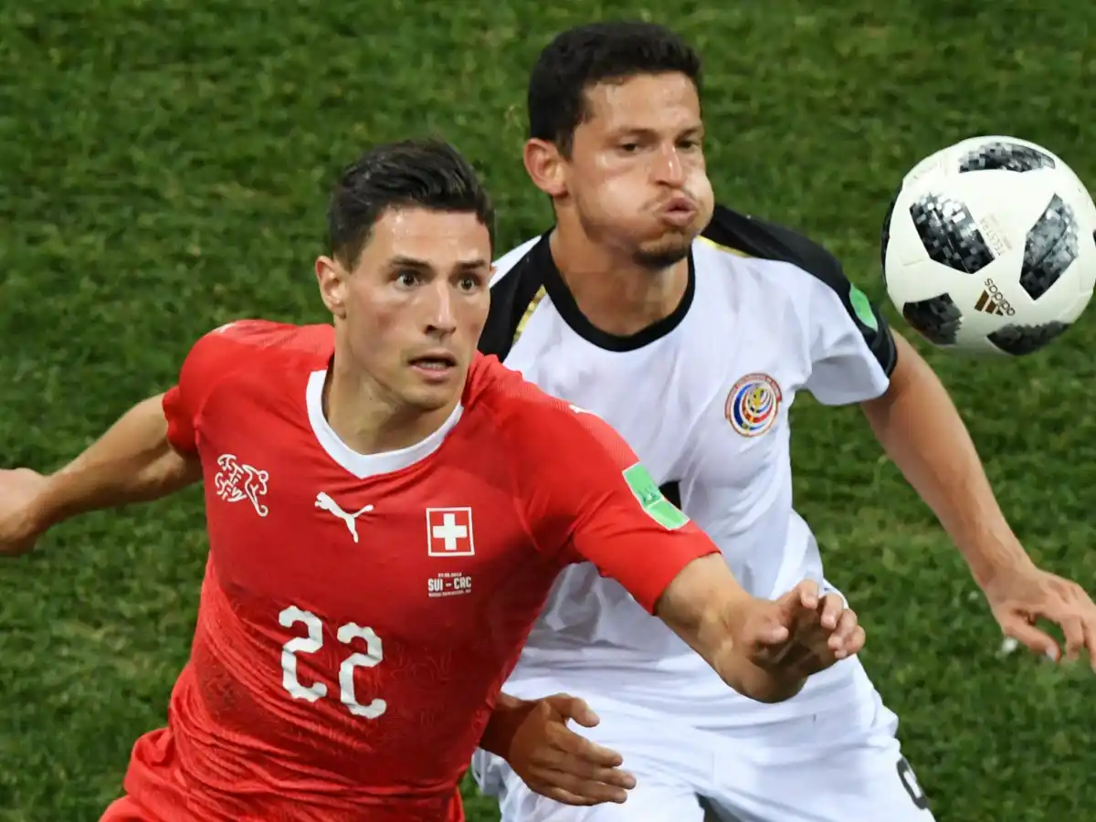 No pudo con Costa Rica, pero igual avanzó