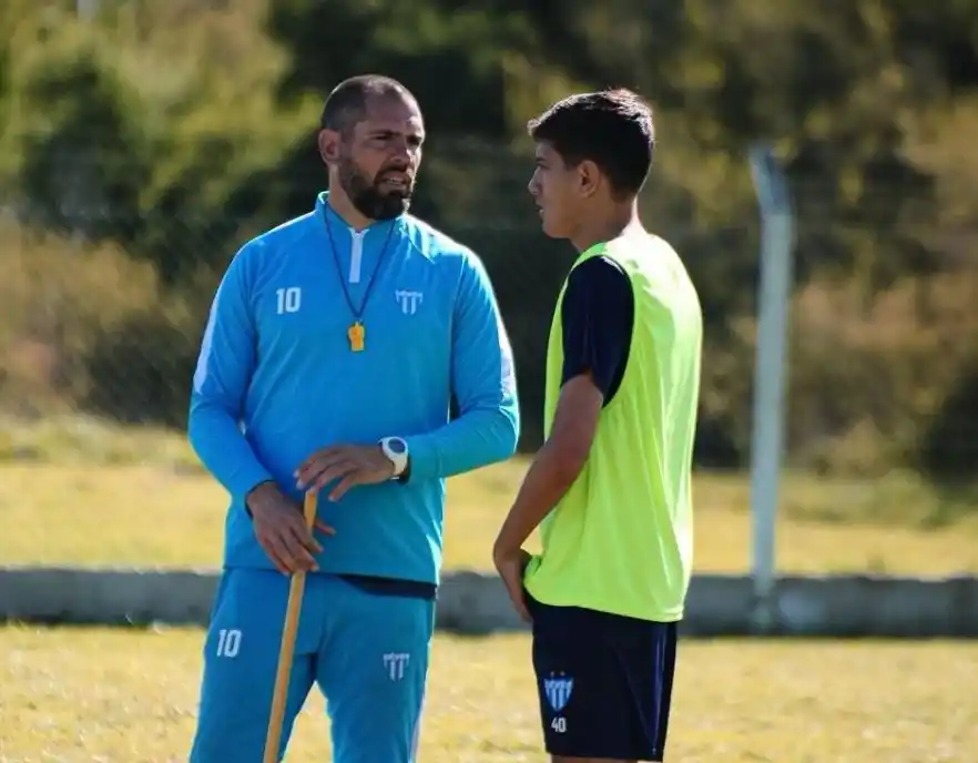 Matías Minich continuará al frente de Juventud en el Regional Amateur (crédito: MR Fotografía).