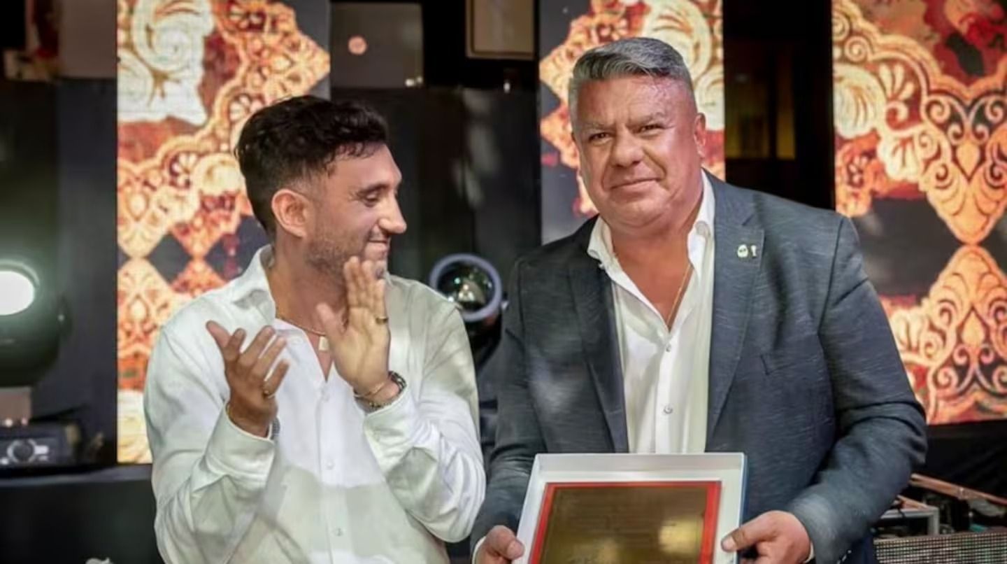 El presidente de la Asociación del Fútbol Argentino, Claudio "Chiqui" Tapia, junto al financista Ariel Vallejo.