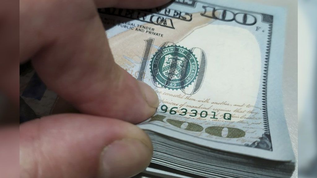 El dólar blue baja $5 en otra jornada cambiaria