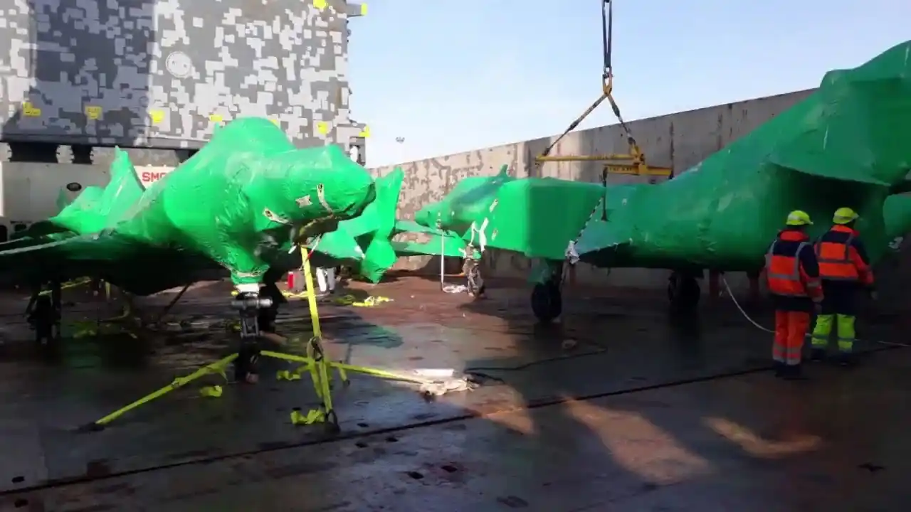 Llegan a Bahía Blanca cinco aviones militares que el Gobierno compró a 20 millones de dólares