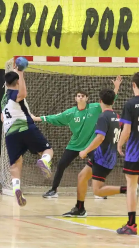 Carron, arquero de Defensa Tandil y el seleccionado de Atlántica.