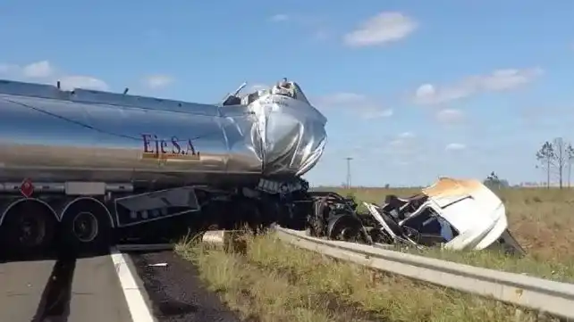 Ruta 14: dos víctimas fatales tras un choque de camiones