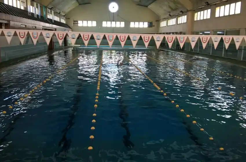 Un año después, la pileta cubierta del CEF N°1 continúa cerrada