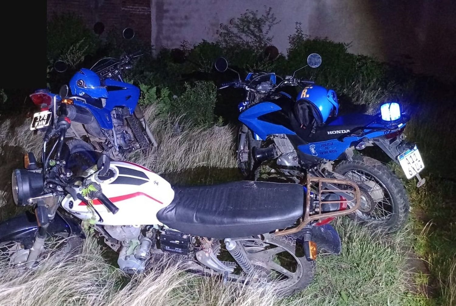 Dos hombres robaron una moto y fueron descubiertos, pero lograron escaparse de la policía