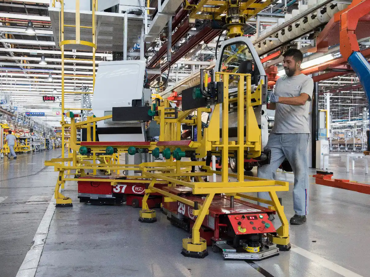 Advierten que se destruyen 3.500 empleos industriales por mes desde diciembre de 2015