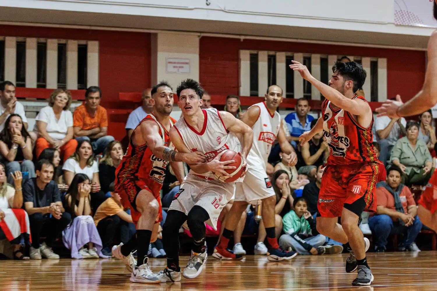Básquet: Quilmes y Huracán se debaten la final de vuelta