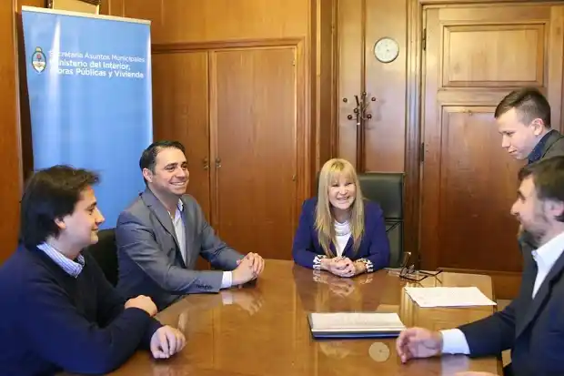Davico firmó convenios de obras y mobiliarios con Nación