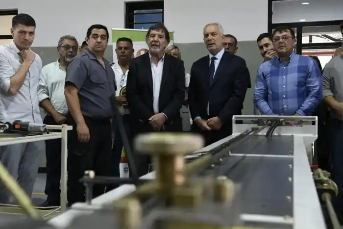 Alak y Sileoni recorrieron el nuevo polo de Campana.