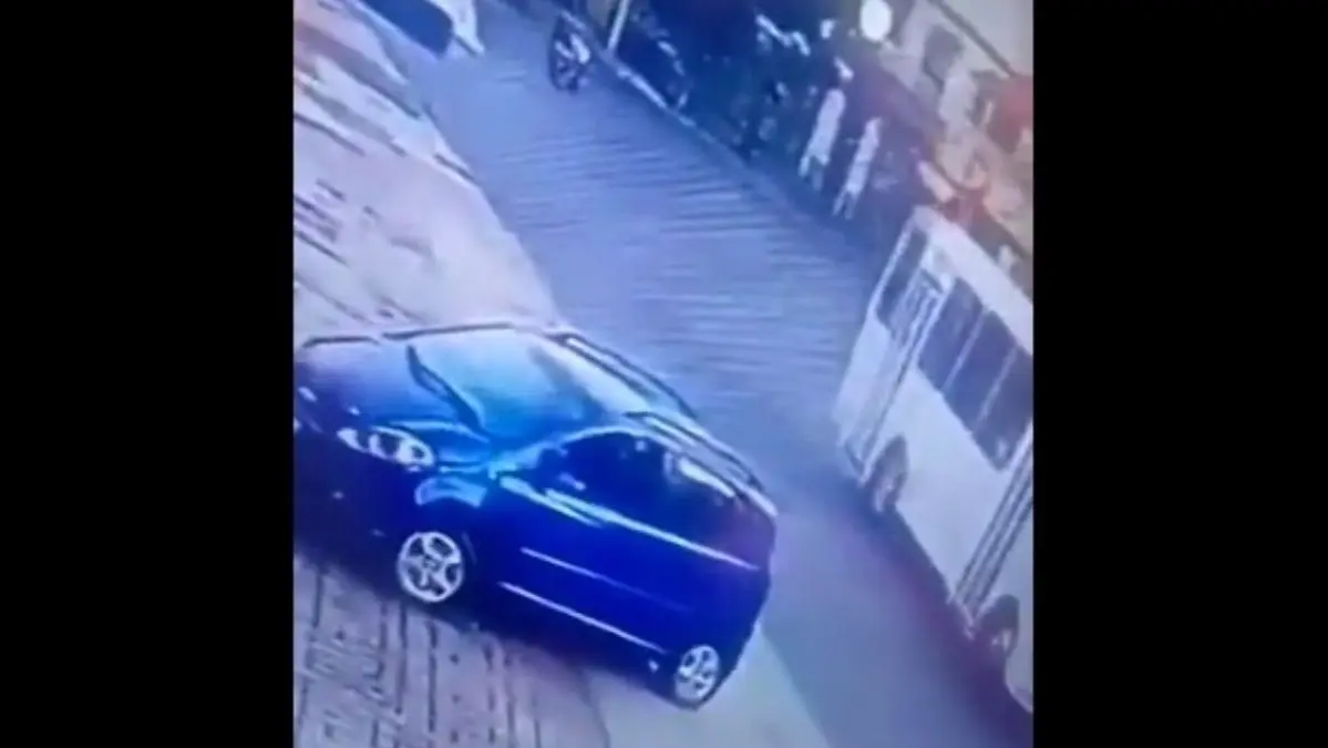 ¡NO APTO PARA SENSIBLES! Vehículo embiste a otro y deja muy mal herido al conductor (video)
