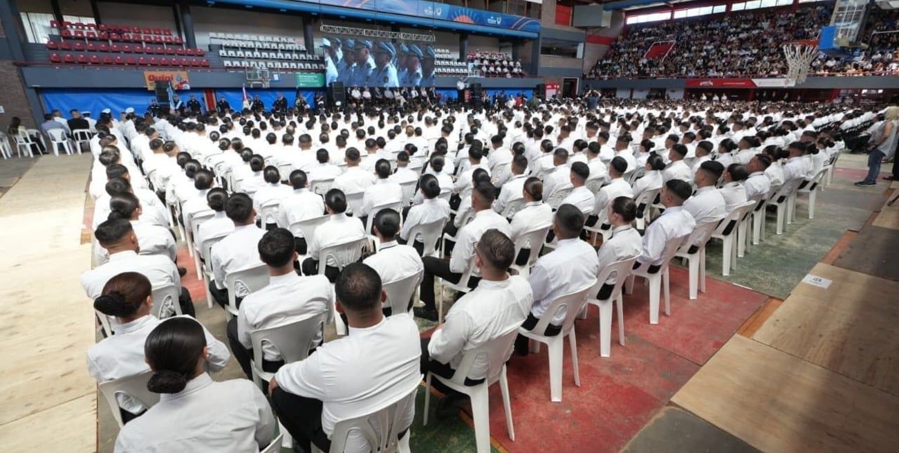 La Policía de la provincia de Santa Fe sumó 817 nuevos agentes: "Es vocación de servicio, honor y cuidado del otro"