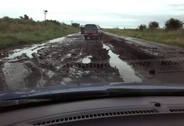 A causa de las lluvias se recomienda evitar los caminos de tierra