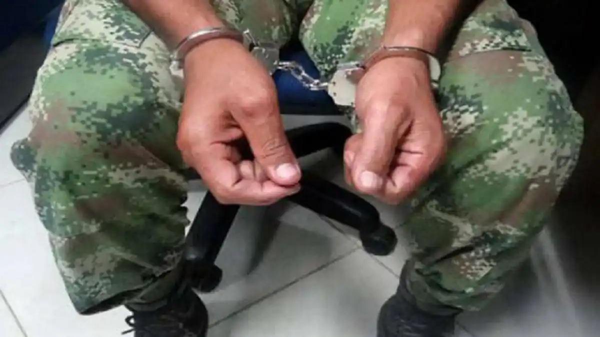 UN MILITAR y DOS CIVILES CONDENADOS a 25 años de cárcel: traficaron 189 panelas de drogas