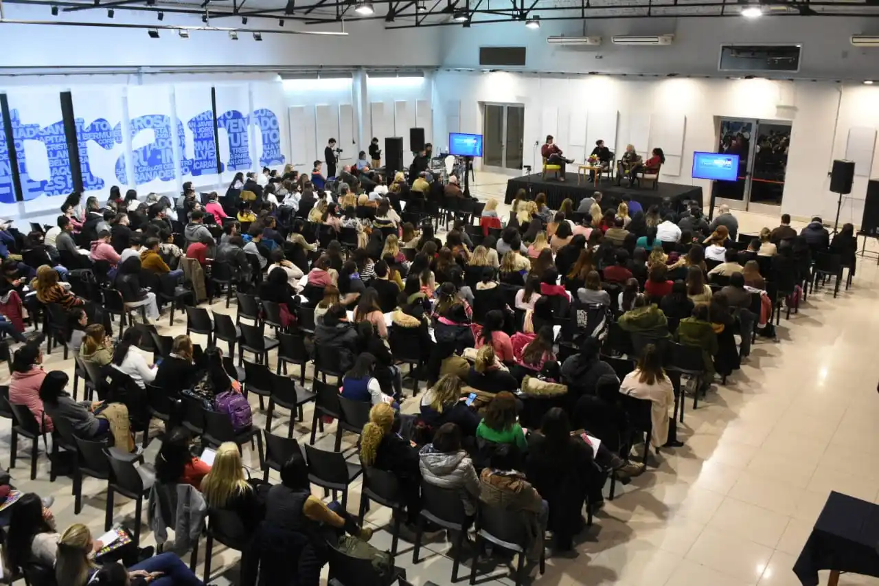 400 docentes santafesinos debatieron sobre la jornada escolar extendida