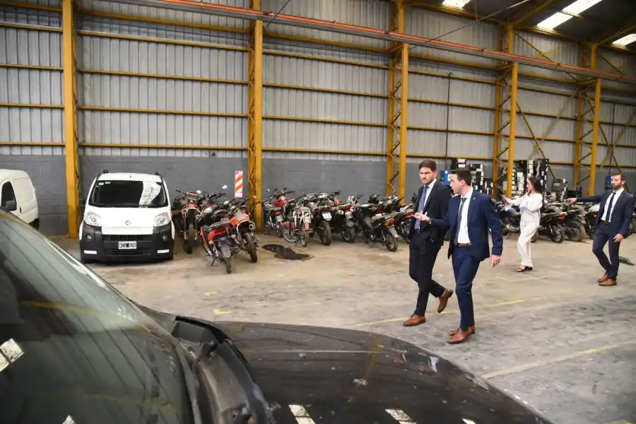 Pullaro: “Además de meter presos a los delincuentes, les vamos a sacar sus bienes y su dinero”