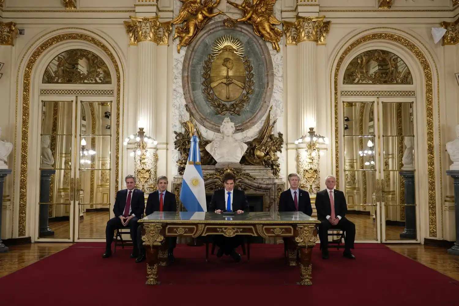 Las dos medidas que anunció Milei en cadena nacional para "amurallar" el déficit cero y "blindar" la política monetaria