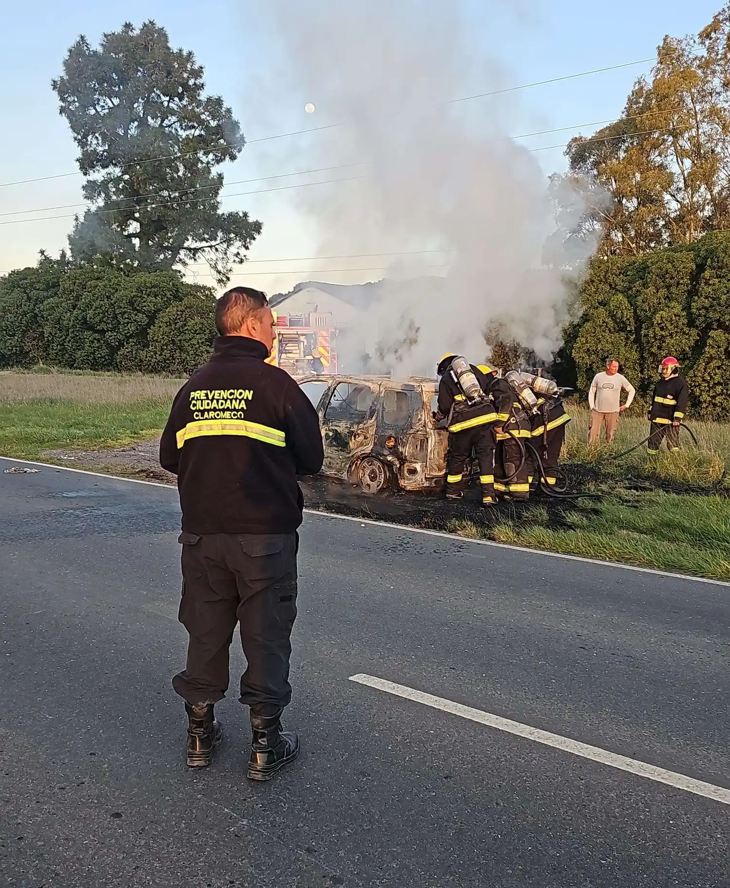 El fuego destruyó una Ecosport saliendo de Claromecó