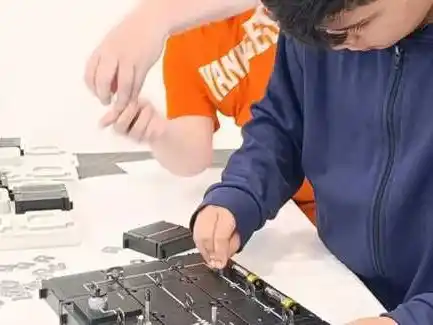 Dos proyectos locales fueron seleccionados entre
los cinco finalistas de Solve for tomorrow 2025