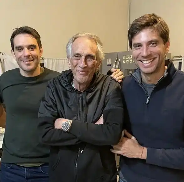 El jefe comunal de San Nicolás, Santiago Passaglia con el flaco Traveros