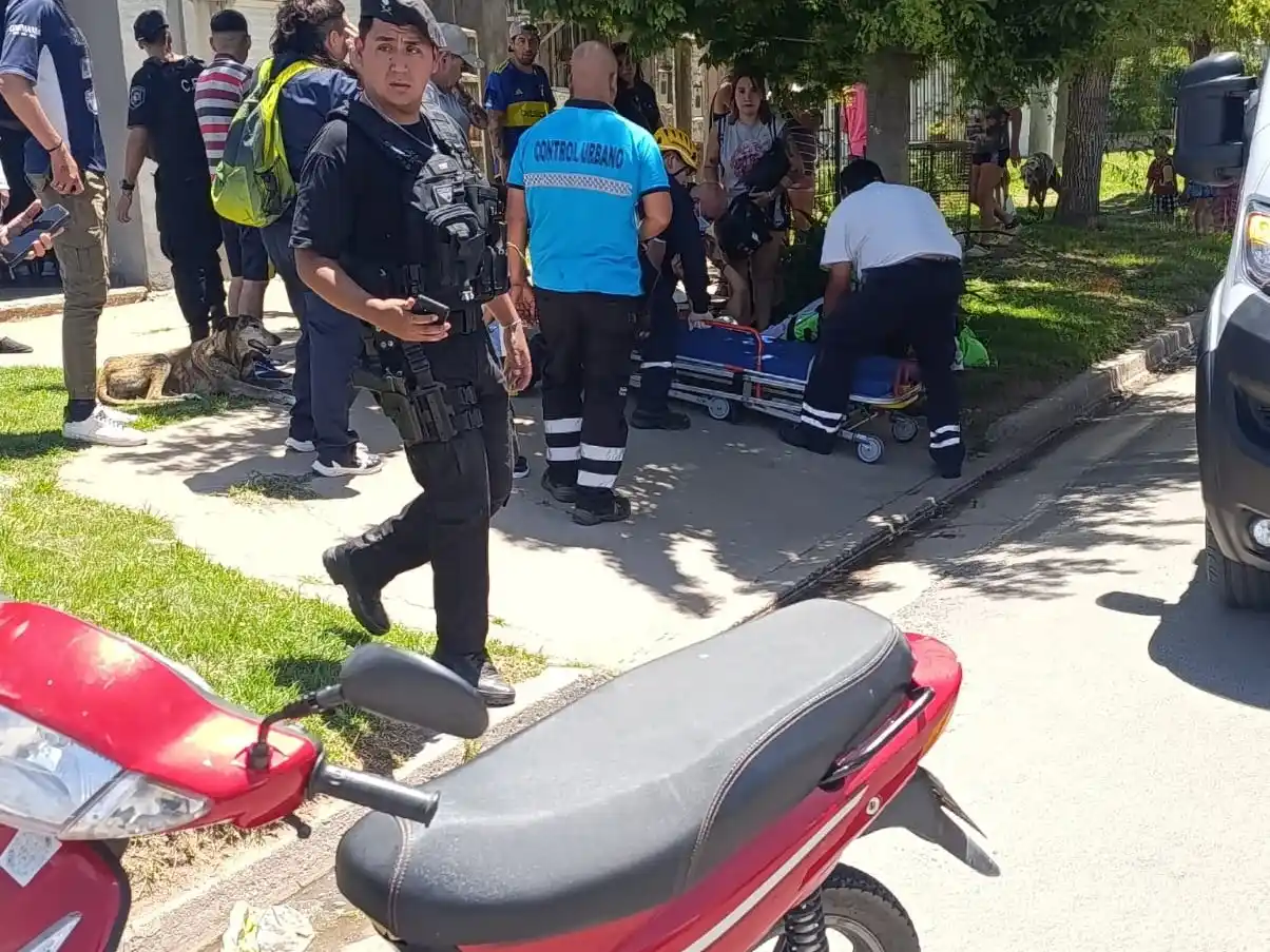 La víctima fue atendida en el lugar y luego trasladada al Hospital. Foto: BVVT