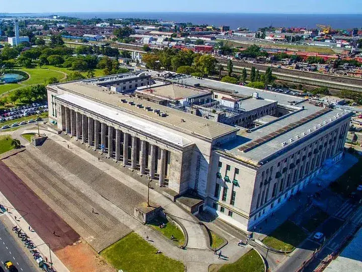 El Gobierno ratificó que las universidades le pueden cobrar a los extranjeros