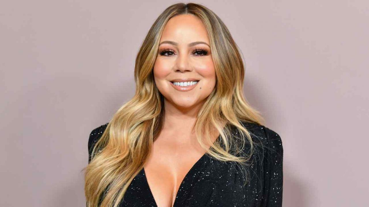 Denuncian a Mariah Carey por revelar secretos familiares en su biografía