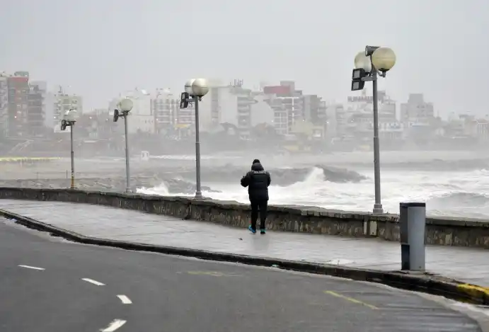 Temporal bonaerense: Alerta por ráfagas de 80 kilómetros por hora en Mar del Plata