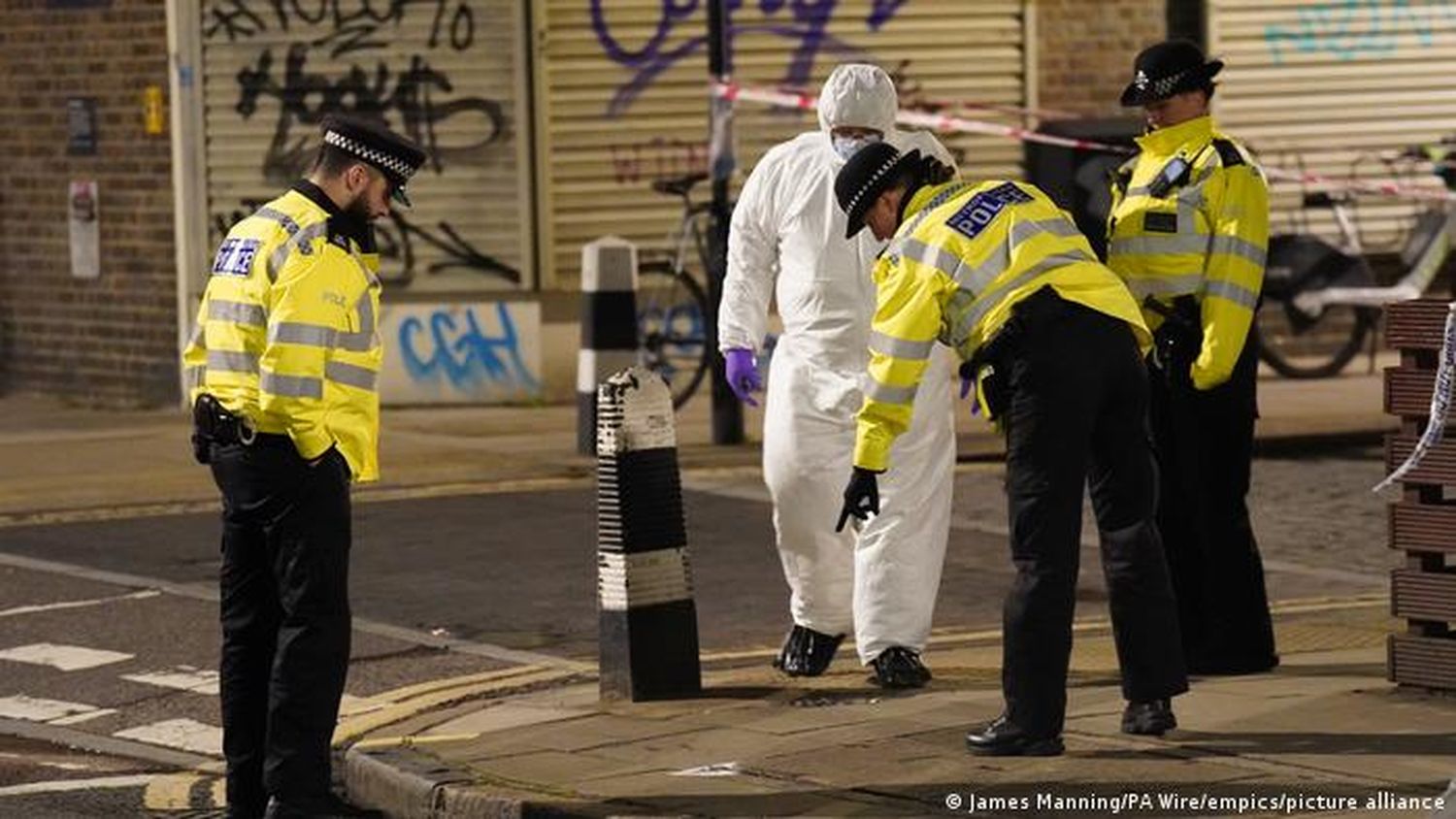 Tiroteo en plena misa deja seis heridos en Inglaterra:¡UNA NIÑA ENTRE LAS VÍCTIMAS!  