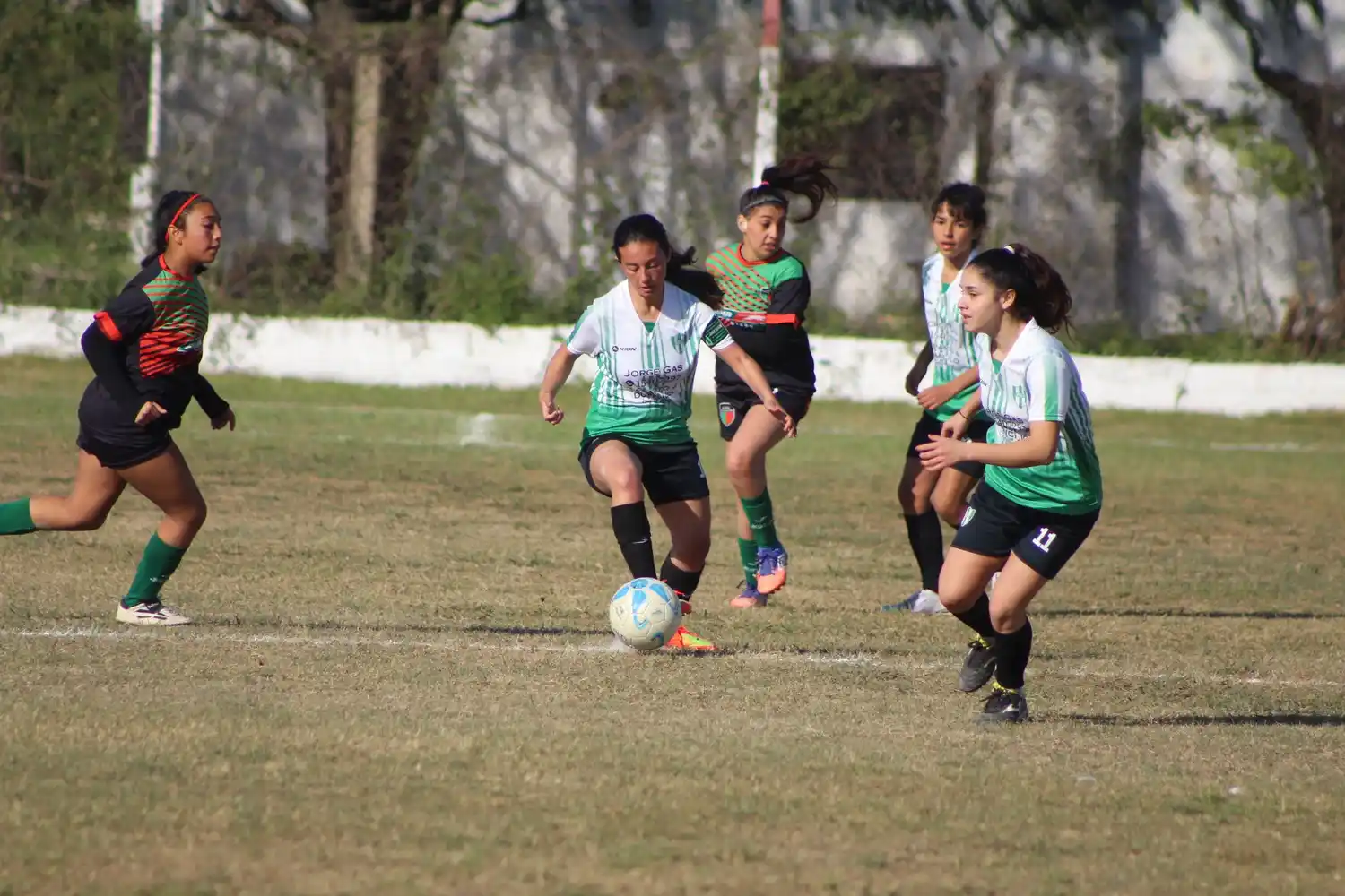 Las chicas gualeguayenses menores de 16 años que le gusta practicar fútbol ahora ya tienen su espacio y comenzó un torneo por demás atractivo.