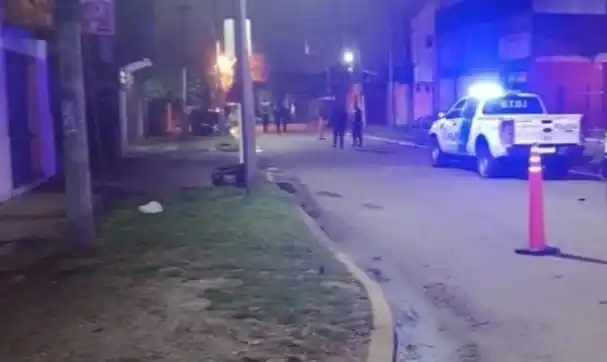 Los efectivos policiales se ocupan de investigar el suceso.