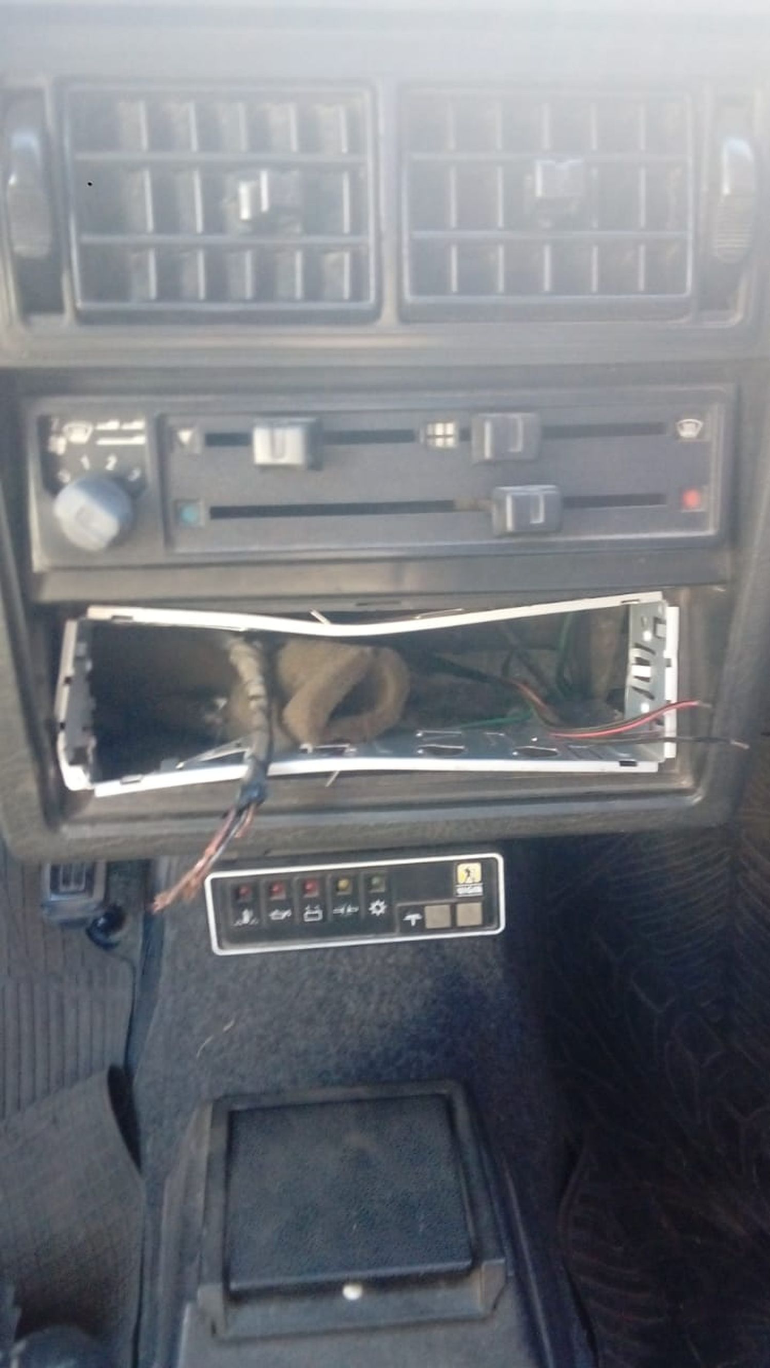 Le robaron el stereo en plena siesta: "Cada vez hay más hechos de este tipo"