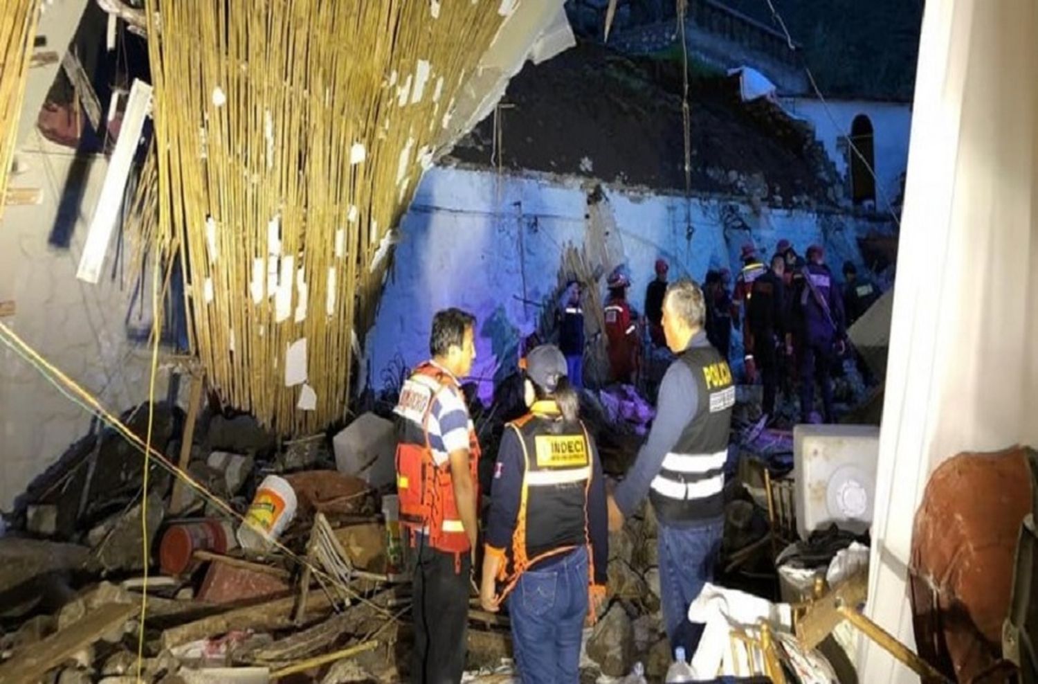 Perú: Al menos 15 muertos por una avalancha sobre un hotel donde celebraban una boda