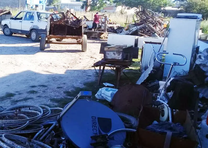 Hallan objetos robados en depósito de chatarra