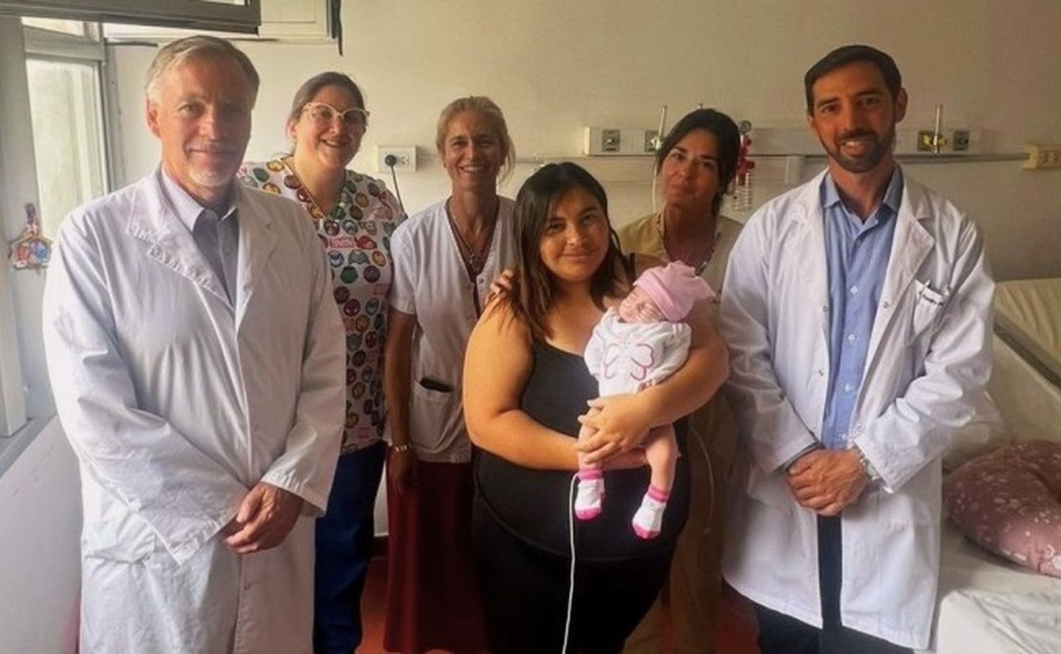 Pilar, su mamá y parte del equipo del Tetamanti.