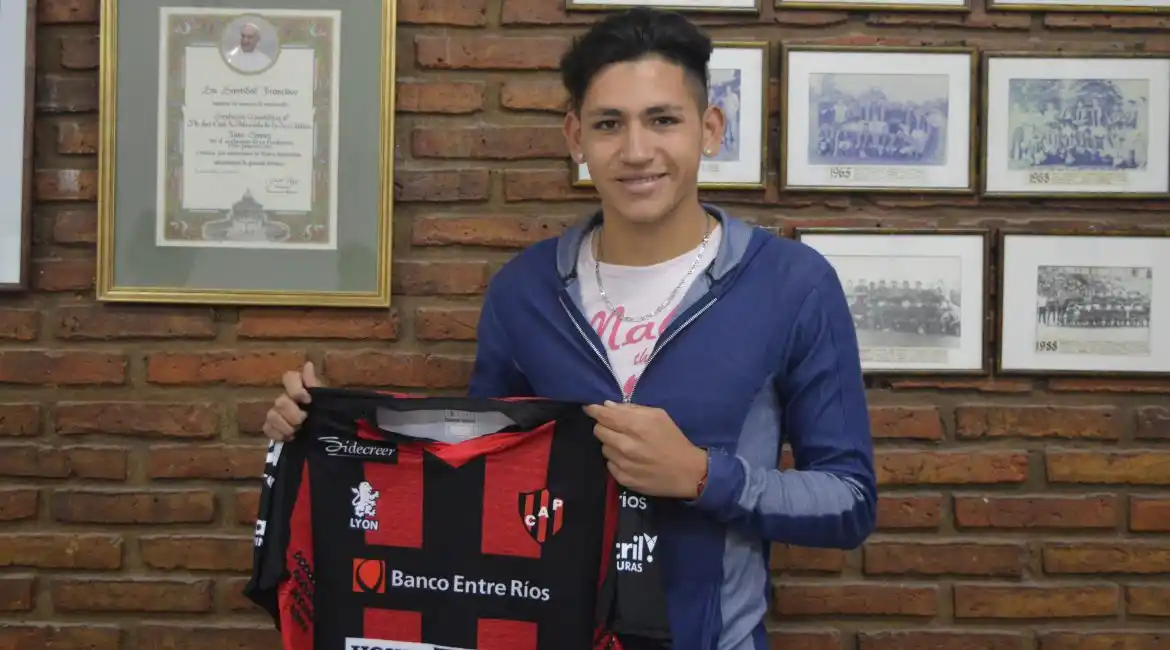 En silencio, Boca sumó a una promesa de Patronato de Paraná 