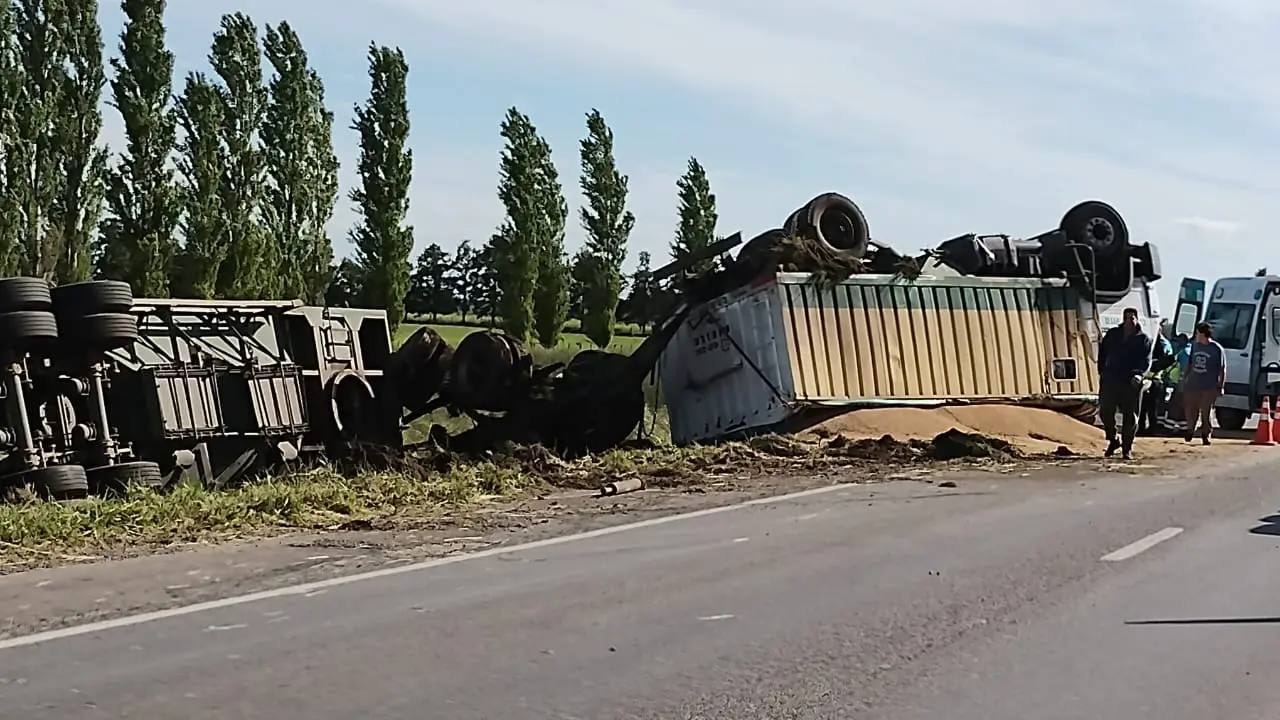 El camión pertenece a Transporte Di Vito
