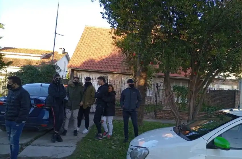 Hechos que se repiten: desarticulan una fiesta clandestina en el barrio Estrada