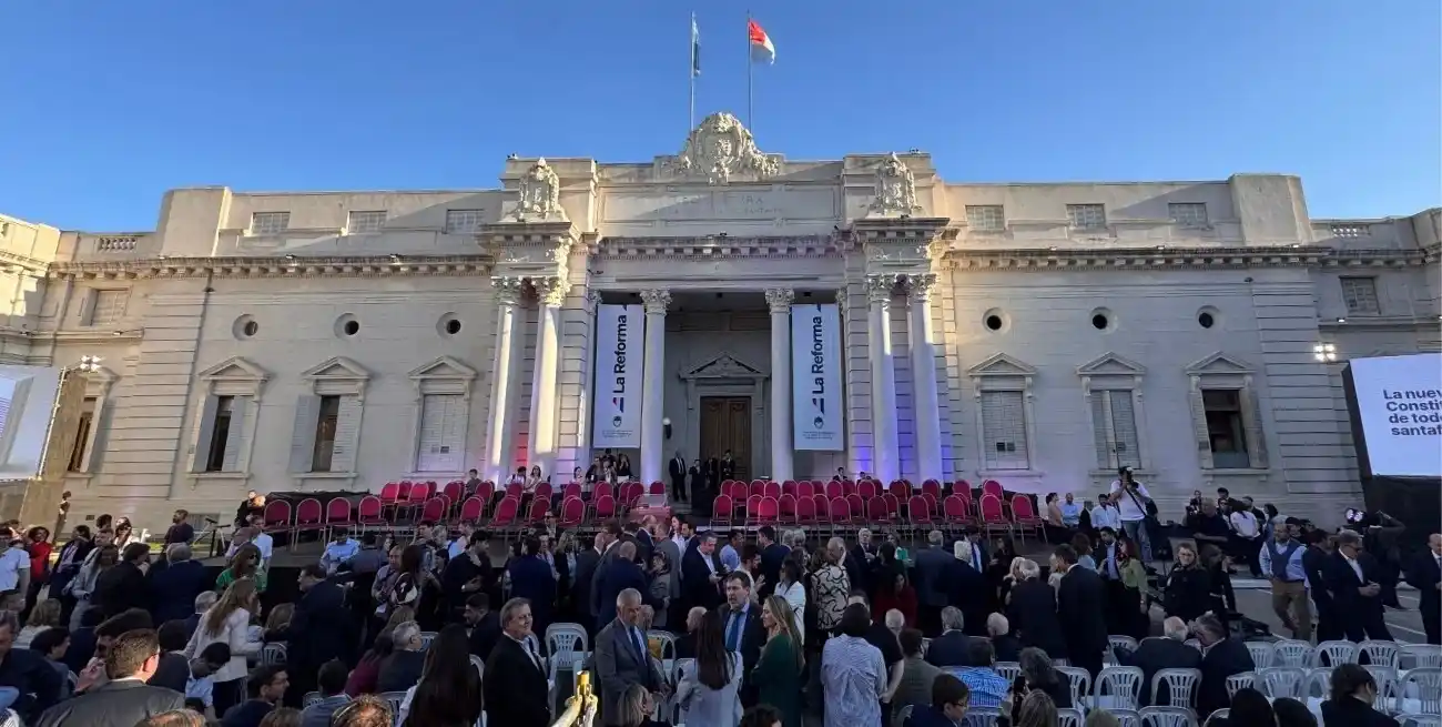 Juran la nueva Constitución de Santa Fe | Legislatura. Foto: Delfina Nicola