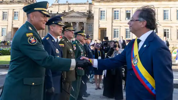 ¡INESPERADAMENTE! Petro suspende ceremonia de reconocimiento a militares