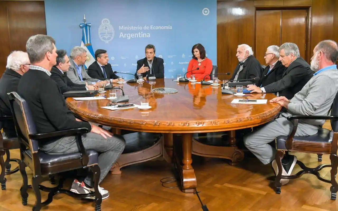 La reunión tripartita logró un acuerdo.