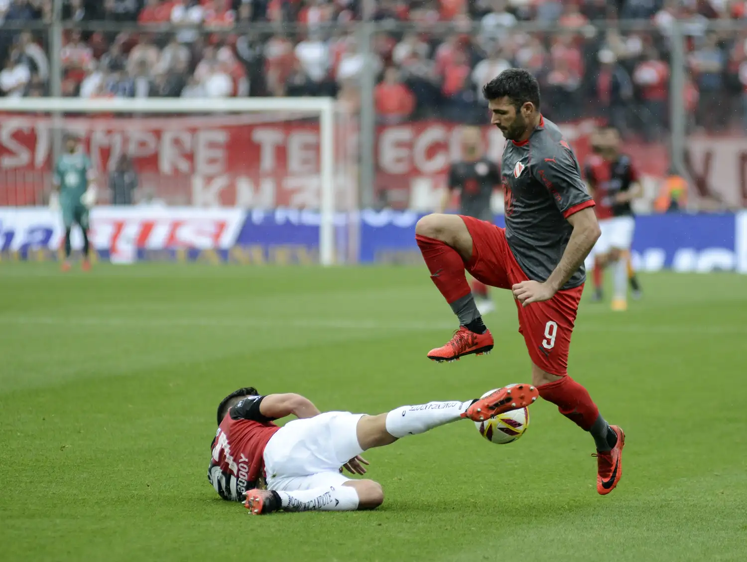 Goleando, Independiente llegó a su primera victoria
