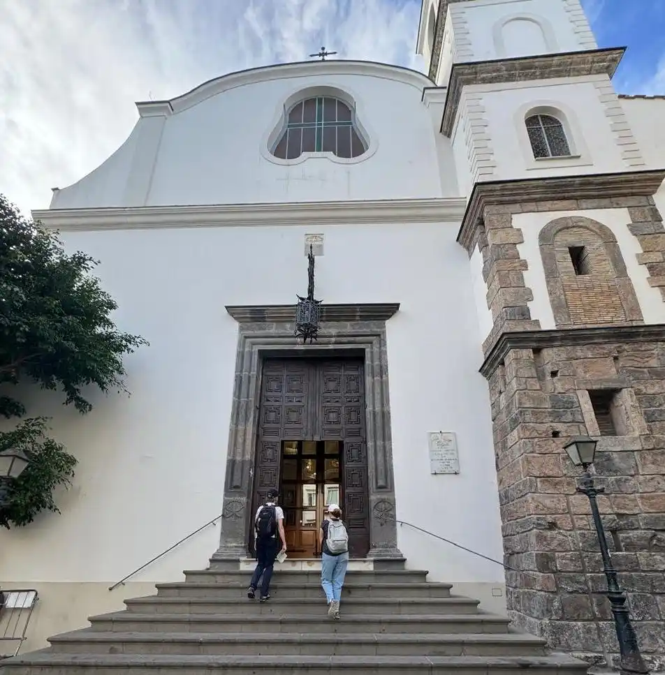 Las líneas simples del exterior de los templos-