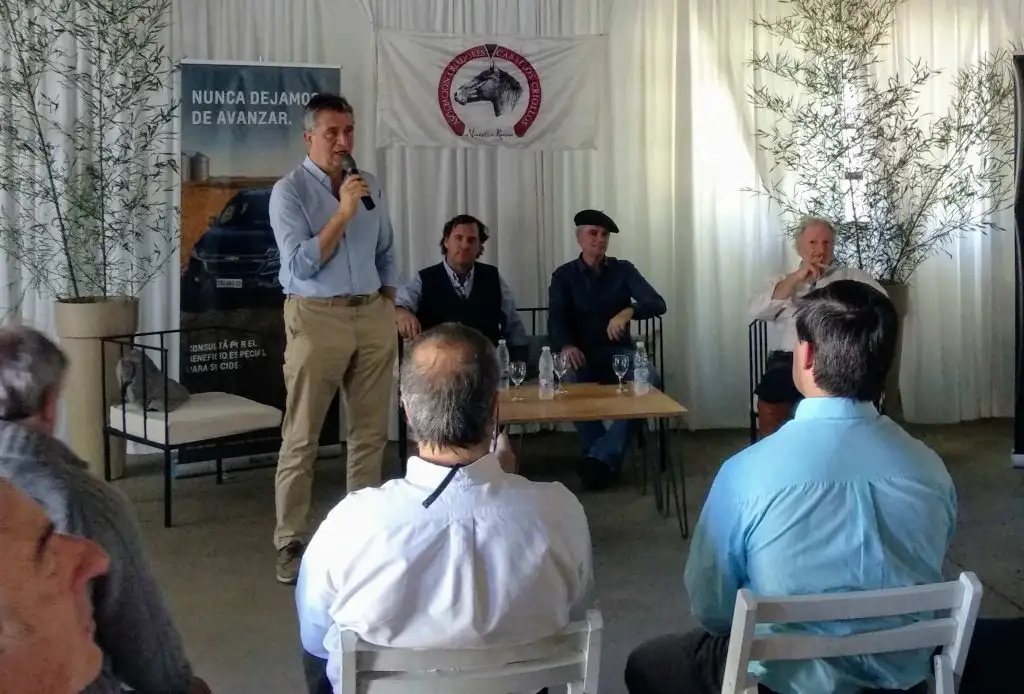 En un breve paso por Tandil, el ministro de Agroindustria pidió "no volver al pasado" 