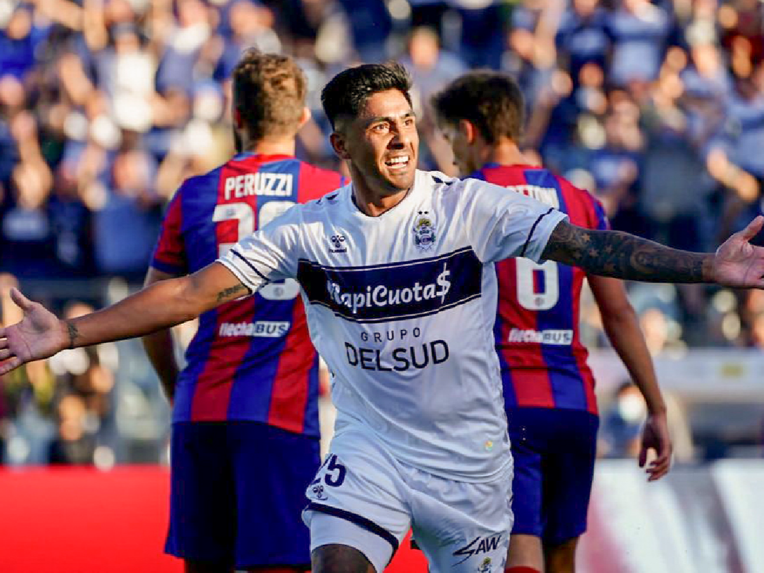 Gimnasia le ganó merecidamente al “Ciclón”