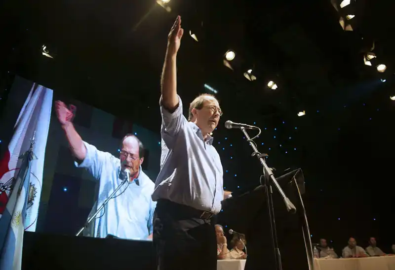 Convención UCR votó Sanz precandidato y alianza con el Pro de Macri