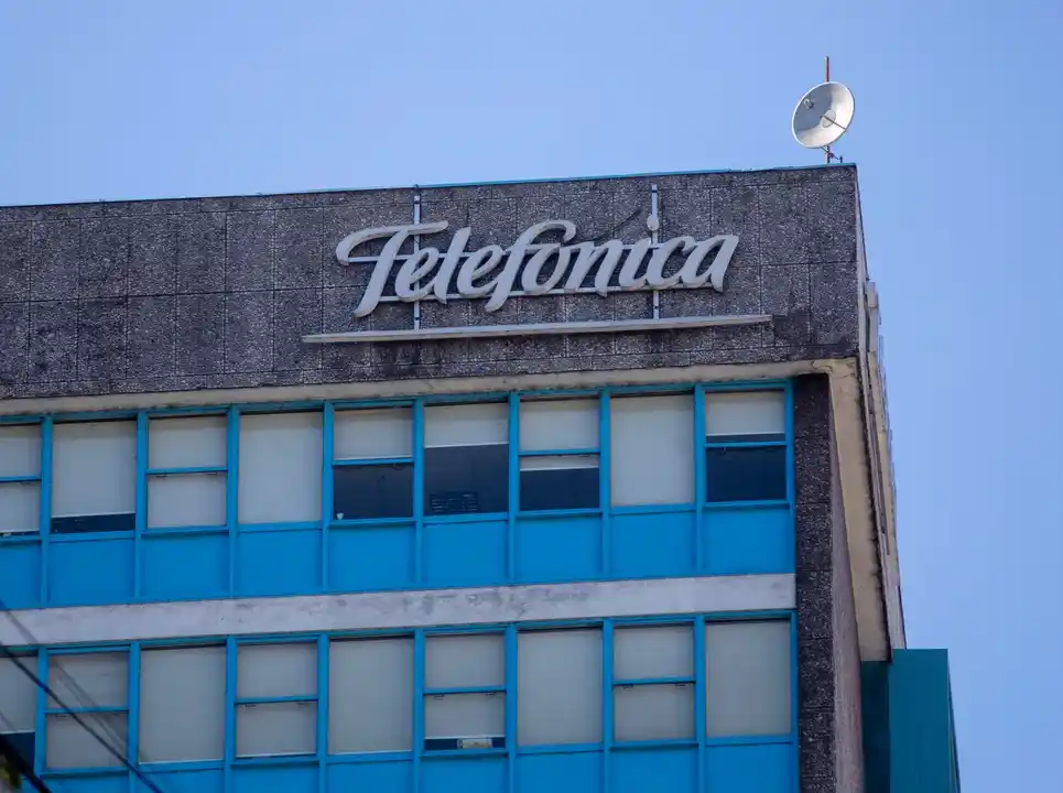 Grupo Clarín compró Telefónica, pero el Gobierno se opone para controlar el monopolio