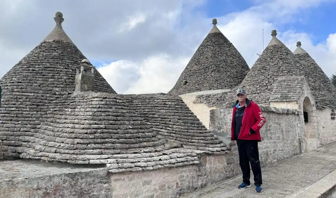 Construcciones de planta circular con techos en forma de cúpula-