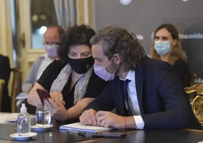 Cafiero, ministros y asesores presidenciales reciben a epidemiólogos en Casa Rosada