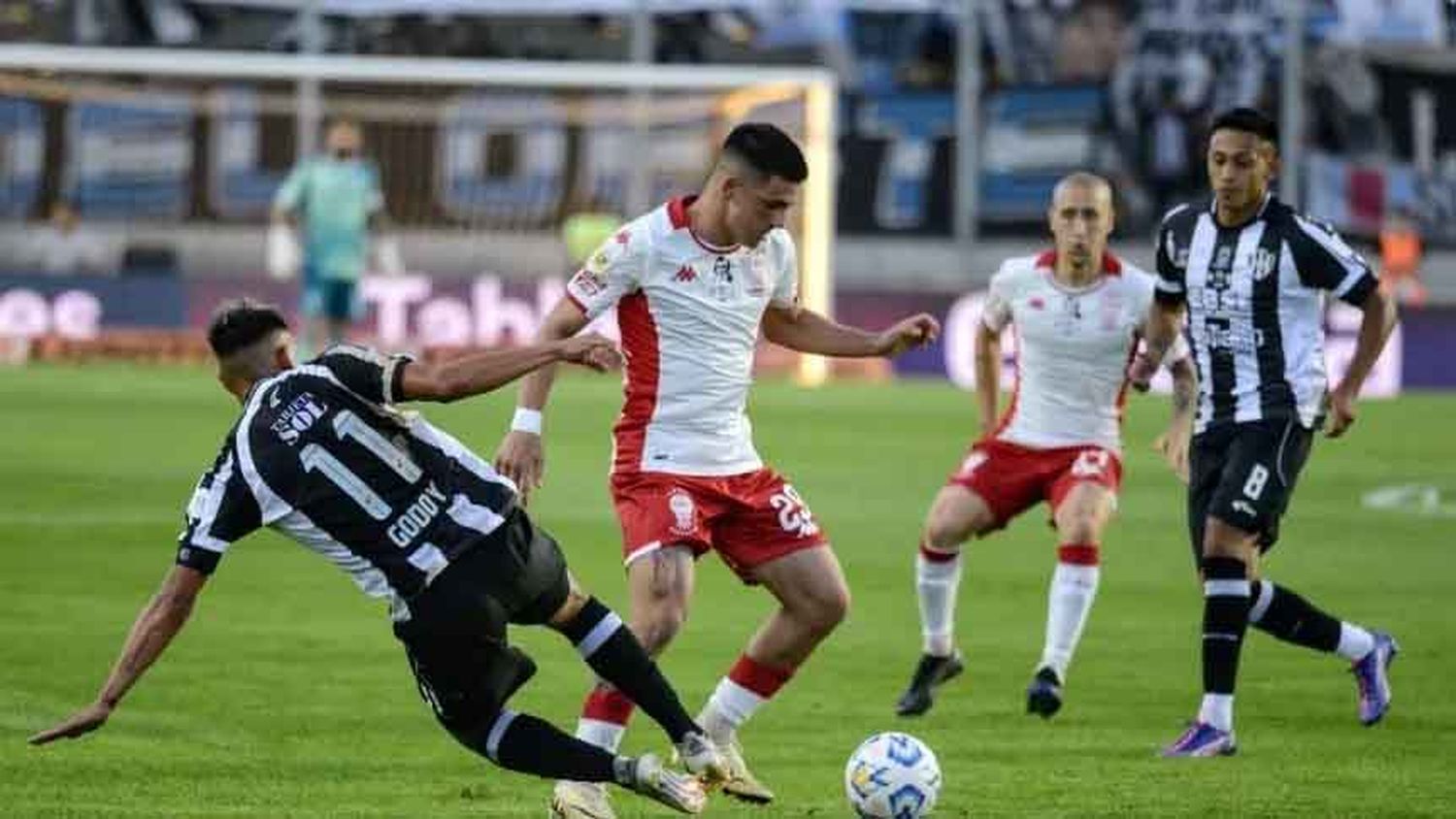 Central Córdoba (SE) se lo dio vuelta a Huracán y se convirtió en el primer finalista