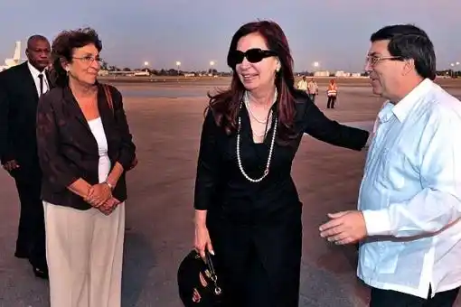 Después de reunirse con los hermanos Castro, Cristina visitó a Chávez
